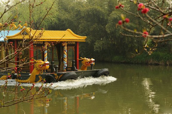 靖起新品—游艇液壓門(mén)式起重機(jī)