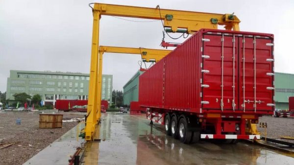 靖起液壓集裝箱龍門起重機(jī)優(yōu)勢(shì)顯著