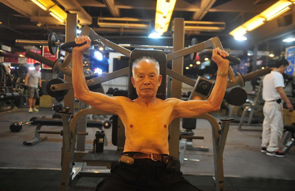 94歲健身爺爺爆紅！他還在運動，你有什么理由偷懶