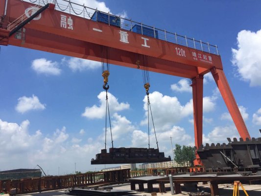 單雙梁門(mén)式起重機(jī)有哪些區(qū)別 單雙梁門(mén)式起重機(jī)有哪些區(qū)別