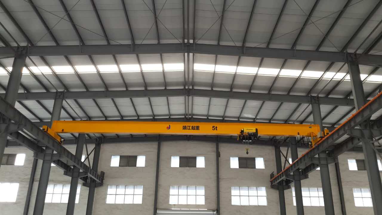 單梁起重機(jī)未及時(shí)更換機(jī)油的重要性 單梁起重機(jī)未及時(shí)更換機(jī)油的重要性