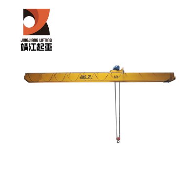 橋式起重機(jī)的減輕了人力勞動(dòng)，實(shí)現(xiàn)了機(jī)械化生產(chǎn)