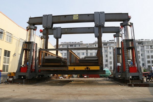 液壓龍門吊生產(chǎn)廠家哪里有，找靖起！