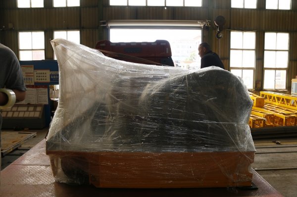 靖起生產(chǎn)制造的雙梁抓斗起重機(jī)即將出國啦！