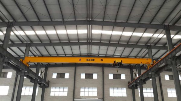 歐式起重機(jī)加入了防搖技術(shù)，運(yùn)行穩(wěn)定！