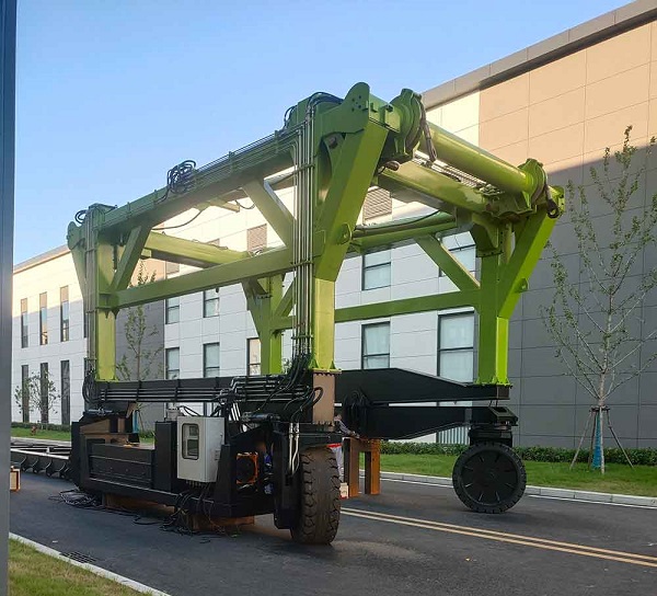 集裝箱跨運(yùn)車的設(shè)計(jì)理念是什么？