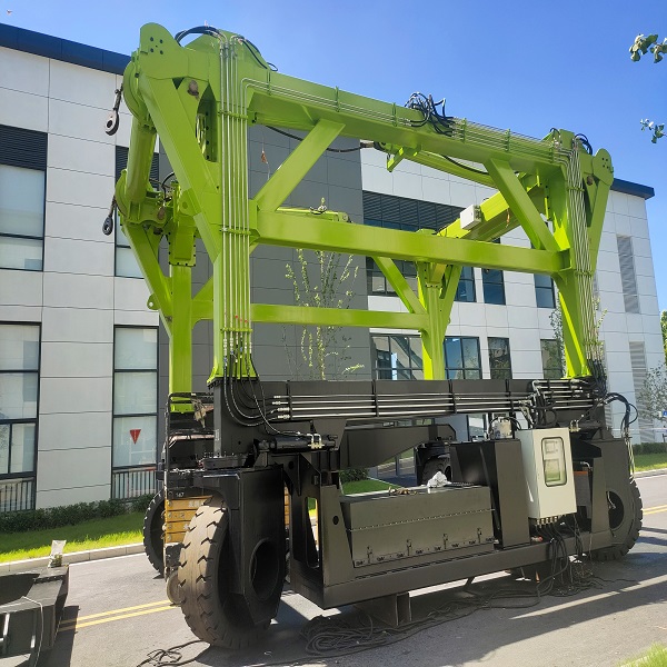 跨運(yùn)車(chē)的翻轉(zhuǎn)機(jī)構(gòu)是如何保障安全的？