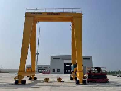 液壓龍門吊具有較高的安全性！