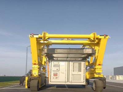 如何減少集裝箱跨運(yùn)車自重并提高效率