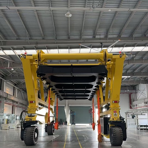 跨運(yùn)車是如何完成集裝箱裝卸作業(yè)的？