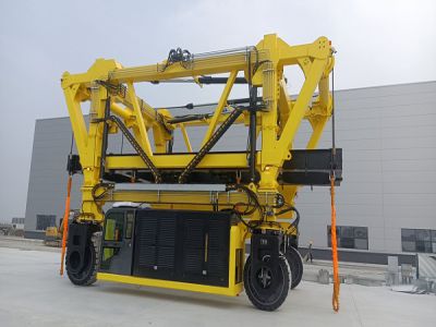 電動(dòng)跨運(yùn)車，綠色環(huán)保，高效安全！